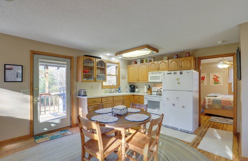 Burnsville Cottage | Pet-Friendly Burnsville Cabin - Steps from Crabtree Falls