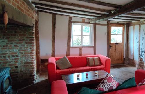 Ipswich House | Family-Friendly Retreat at Burnt House Cottage