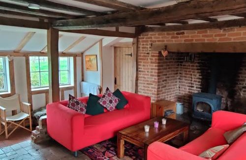 Ipswich House | Family-Friendly Retreat at Burnt House Cottage