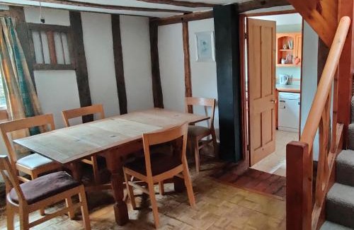 Ipswich House | Family-Friendly Retreat at Burnt House Cottage