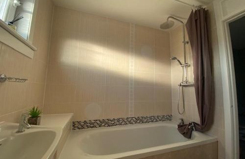 Burntisland Apartment | Scenic Burnt Island 2-Bed Apartment with Family-Friendly Amenities