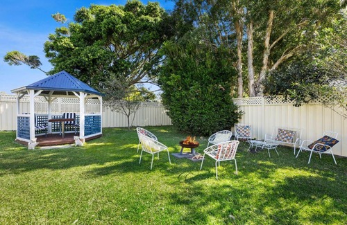 Culburra Beach House | Oceanfront Burra Bliss: 4-Star Haven with Pool Access