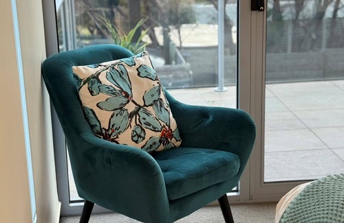 Coles Bay House | Stay at Burraneer: 10/10 Rated with Spa and Family Amenities