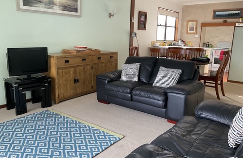 Shoalhaven House | Family-Friendly Burrill Lake Accommodation Near the Channel
