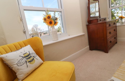 Tywardreath Cottage | Cozy Burrow House: Pet Friendly with Ocean View in Tywardreath