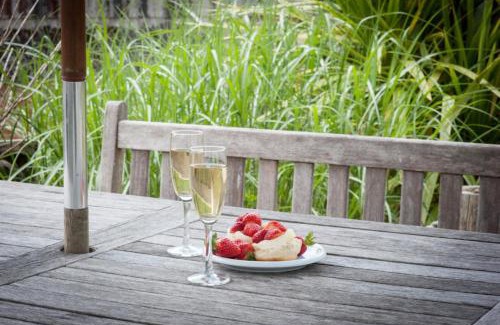 Ottery St Mary House | Discover Burrows: Pet-Friendly 5-Star Getaway with Hot Tub