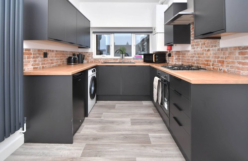 Burton on Trent Apartment | Burton Apartments: Free WiFi & Kitchen, Sleeps 2 Comfortably