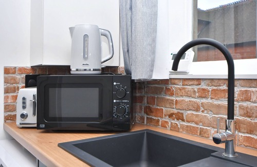 Burton on Trent Apartment | Cozy Burton Apartments: Free WiFi & Parking for 2 Guests