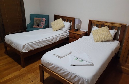 Burwood Bed & Breakfast | Cozy Burwood Bed And Breakfast with Family-Friendly Amenities