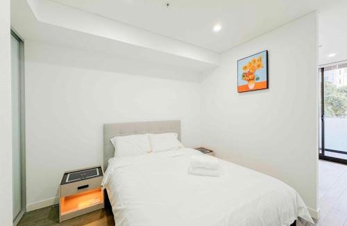 Burwood Apartment | Burword Suites: Highly Rated with Free Parking
