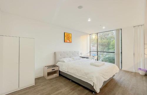 Burwood Apartment | Burword Suites: Highly Rated with Free Parking