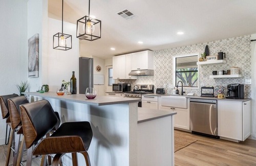 Saguaro West House | Unforgettable Bus Stop Saloon - Cave Creek with Spa Access