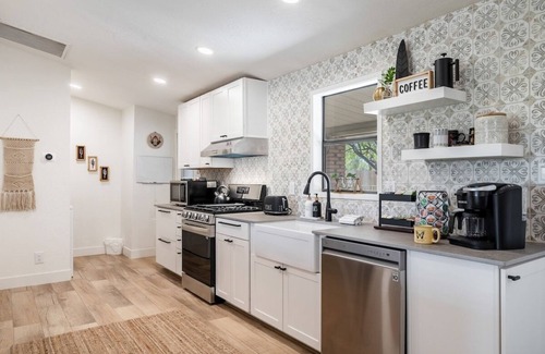 Saguaro West House | Unforgettable Bus Stop Saloon - Cave Creek with Spa Access