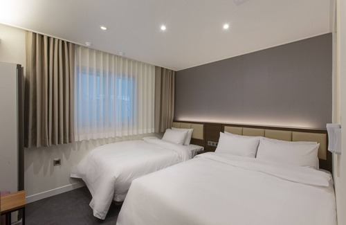 Jung-gu Hotel | Exceptional Busan Lounge 26 Hotel with Family-Friendly Amenities