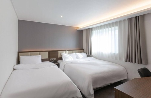 Jung-gu Hotel | Exceptional Busan Lounge 26 Hotel with Family-Friendly Amenities