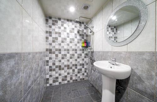 Yeongdo Hotel | Eco-Friendly Comfort at Busan Yeongdo Cube - Rated 9/10
