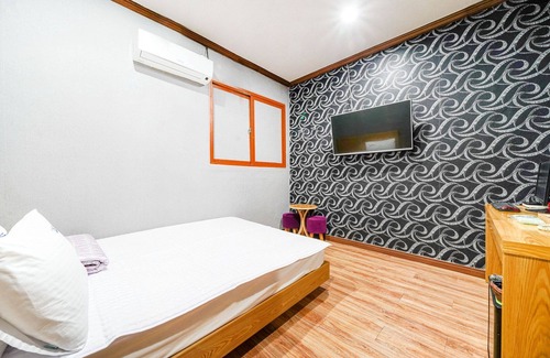 Yeongdo Hotel | Eco-Friendly Comfort at Busan Yeongdo Cube - Rated 9/10