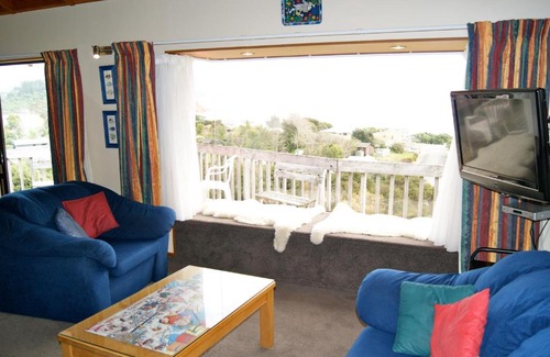 Tata Beach House | Family-Friendly Retreat at Bush Henge - Tata Beach Home