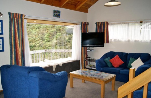Tata Beach House | Family-Friendly Retreat at Bush Henge - Tata Beach Home