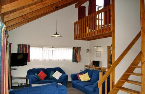 Tata Beach House | Family-Friendly Retreat at Bush Henge - Tata Beach Home