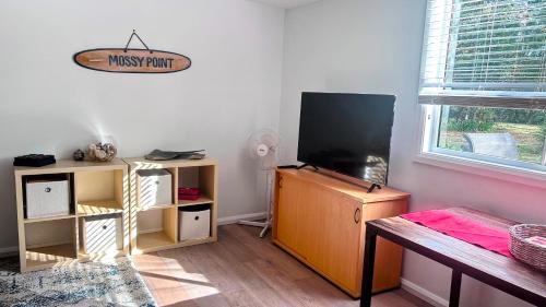 Jeremadra Apartment | Pet-Friendly Retreat: Experience Bush Meets Beach Bliss