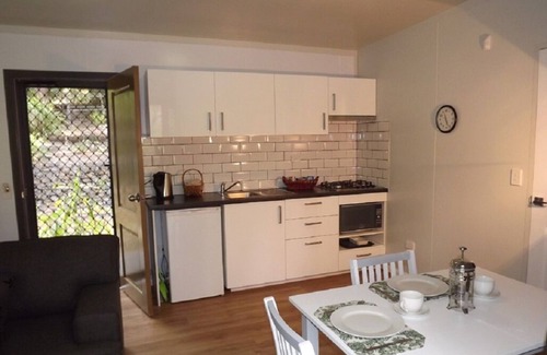 Boyland Villa | Relaxing Bushland Serenity: Ideal Couples Retreat