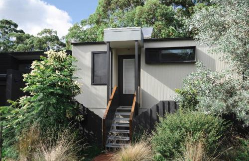 Lane Cove North Apartment | Idyllic Apartment Retreat Near Sydney CBD with Pool