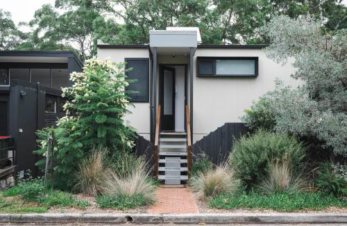 Lane Cove North Apartment | Idyllic Apartment Retreat Near Sydney CBD with Pool