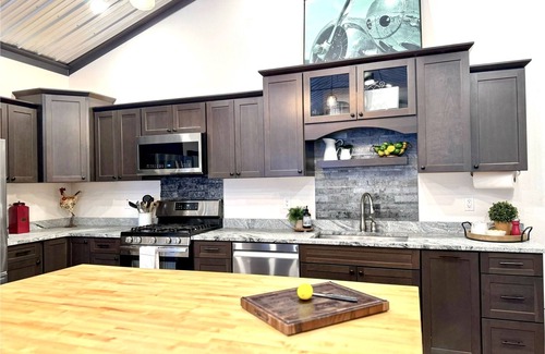 Fairbanks House | Chic Bushplane Hangar Home with Aurora Views & Breakfast