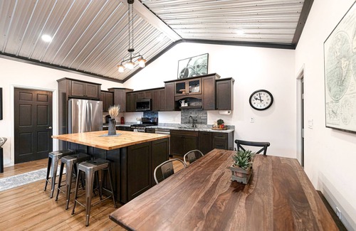 Fairbanks House | Chic Bushplane Hangar Home with Aurora Views & Breakfast