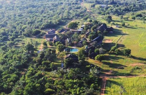 Rooiberg Cabin | Relaxing Stay at Bushveld Venue with Pool and Family Fun
