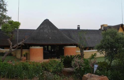 Rooiberg Cabin | Relaxing Stay at Bushveld Venue with Pool and Family Fun