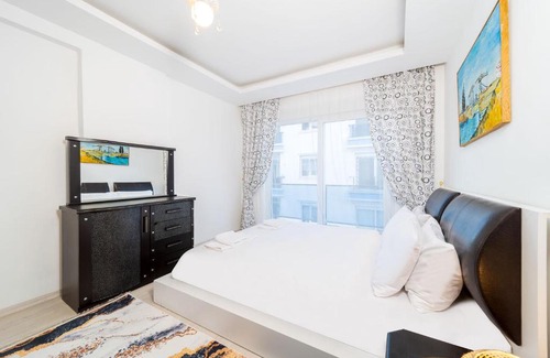 Konyaalti Apartment | Business-Friendly Retreat Steps from Konyaalti Beach