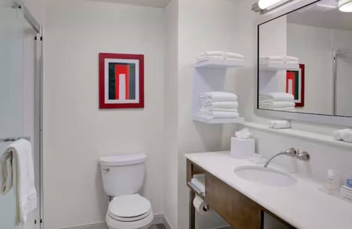 Columbus Hotel | Ideal Hub for Business & Leisure with Free Hot Breakfast