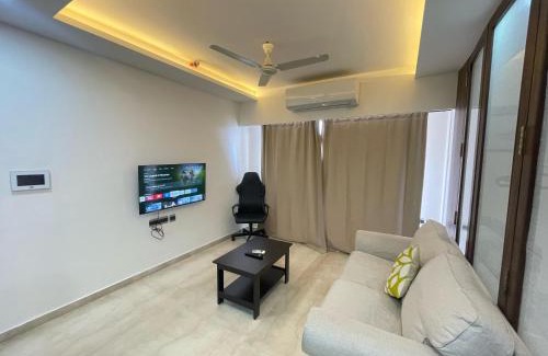 Kurla Apartment | Business-Ready Apt near Jio World Centre 1BR Gym Pool WiFi