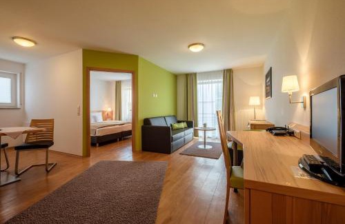 Sulgen Hotel | Comfortable Stay at BusinessHotel Schramberg with Breakfast