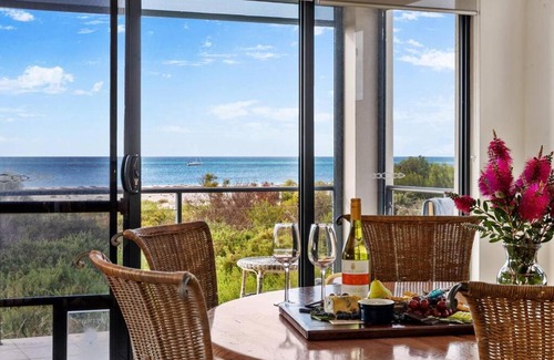 Geographe House | Relaxing Busselton Beachfront Family Getaway with Accessibility