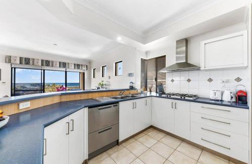 Geographe House | Relaxing Busselton Beachfront Family Getaway with Accessibility