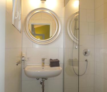 Waldsee House | Discover Busses Guesthouse: Family-Friendly & Accessible Stay