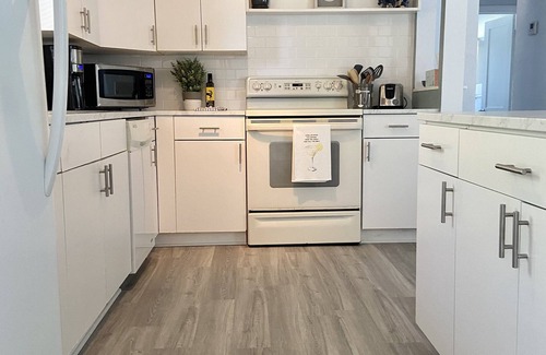 Downtown House | Vibrant Downtown Location Near New Bayfront Park & Beaches