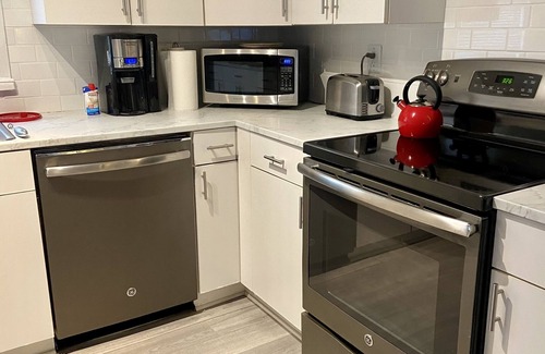 Downtown House | Vibrant Downtown Location Near New Bayfront Park & Beaches