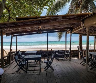 Busua Bed & Breakfast | Relax at Busua Inn: Oceanfront Charm & Pet-Friendly Stays