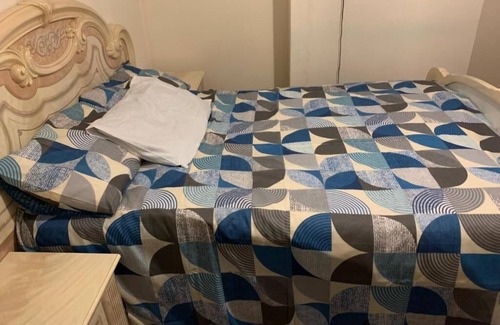 Leigh Hotel | Comfortable Stay at Busybee Guest House with Kitchen & Breakfast