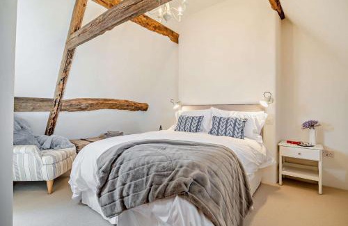 Chipping Campden House | Discover Butchers Flat: Pet-Friendly Getaway with 10/10 Rating