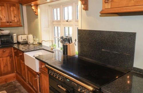 Lockton Cottage | Cozy Bute Cottage: Pet-Friendly Retreat in Pickering