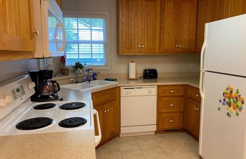 Athens House | Pet-Friendly Butler Cottage: Walk to the Brewery, 10/10 Rated
