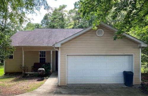 Athens House | Pet-Friendly Butler Cottage: Walk to the Brewery, 10/10 Rated