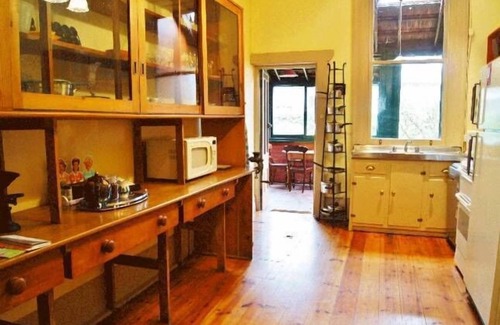 North Adelaide Apartment | Outstanding Butler's Apartment at Buxton Manor - Family Friendly