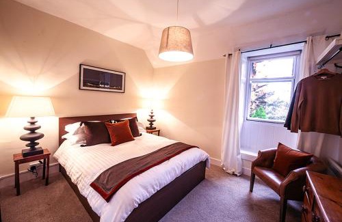 Kilcreggan Apartment | Elegant Butler's Apartment in Helensburgh with Breakfast