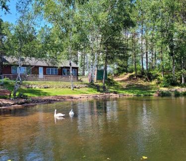 Hayward House | Cozy Butler's Bay Cottage with Hot Tub & Eco-Friendly Options